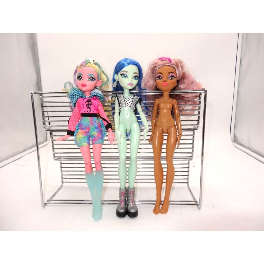 Monster High Clawdeen Wolf‎ 2022 Ghoulia Yelp 2022 and Lagoona Blue 2021